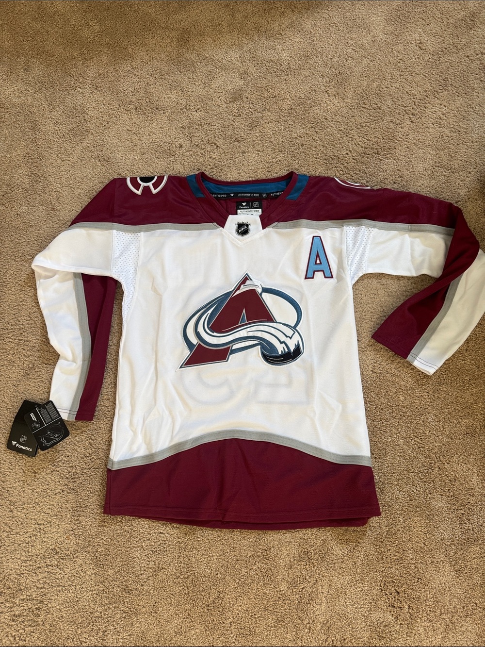 Nathan MacKinnon Authentic #29 White Colorado Avs Avalanche Jersey Medium NHL